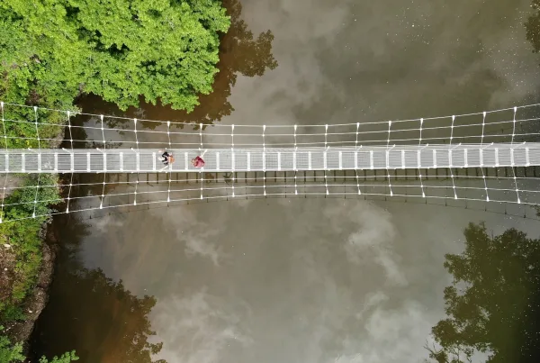 Hängebrücke über Donau im Donaubergland